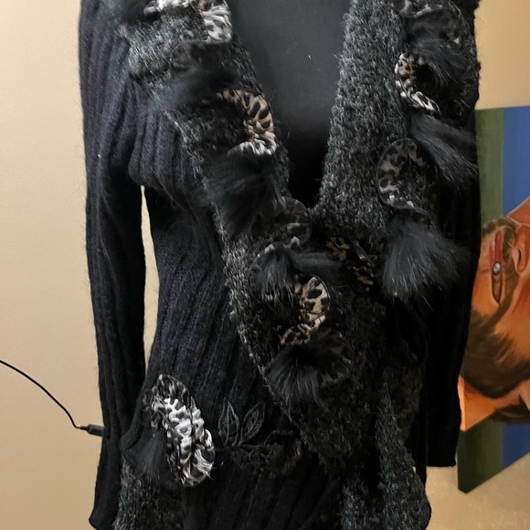 Flora Paris wrap sweater Nwt - Picture 8 of 9